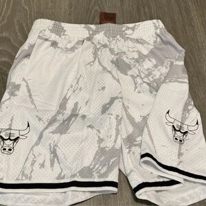 Mitchell & Ness Chicago Bulls Marble Shorts White/Black Men’s Size: L $80